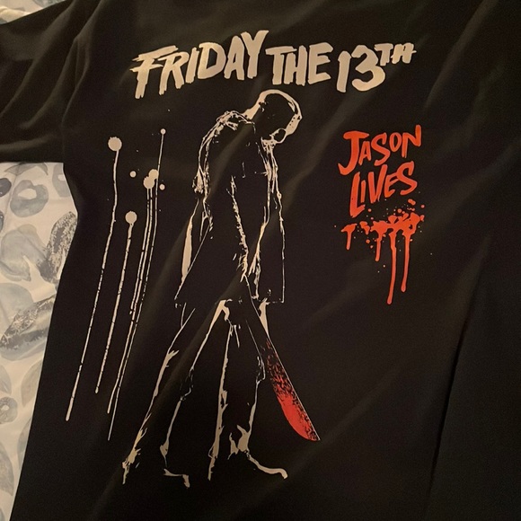 NWT OFFICIALLY LICENSED Friday the 13th Jason Lives T-Shirt Top Graphic Tee - Picture 2 of 6